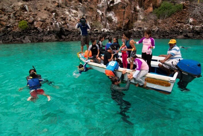 Field trip to snorkel with sharks with the winners of the story competition 