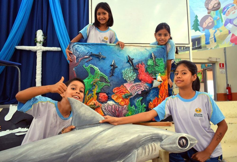 Kids from schools in Galapagos with educational material.