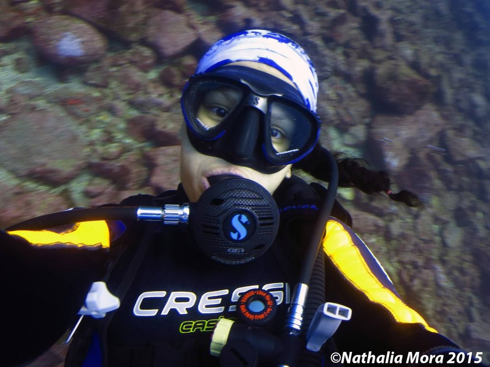 Nathalia Mora durante una inmersión en Daphne, Galápagos.