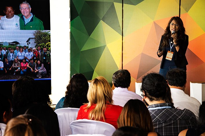 Patricia Jaramillo durante la charla magistral sobre el proyecto Galápagos Verde 2050. 