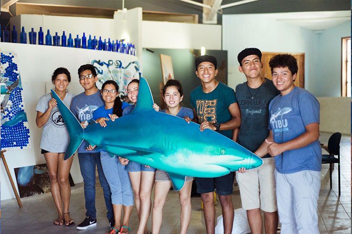 Algunos de los Tibu-Embajadores que apoyaron en la creación de la exhibición  “Mundo Marino”.