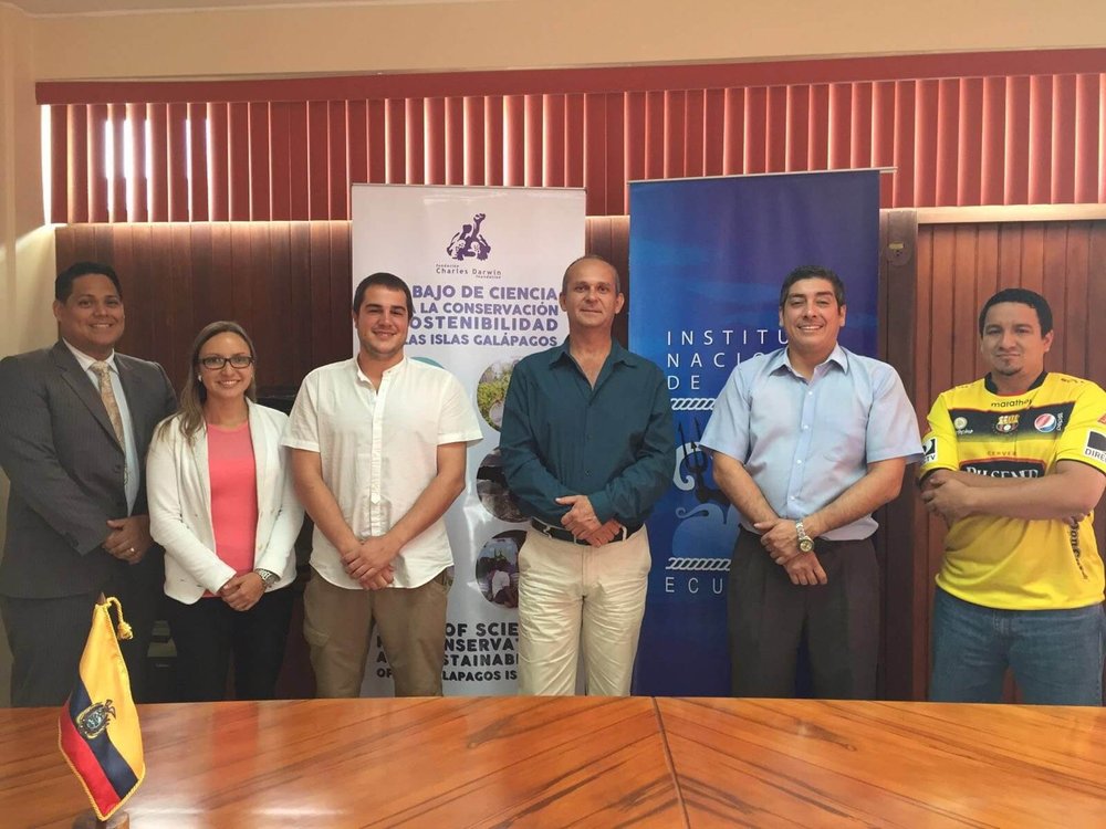 Andrés Andrade (INP attorney), Johanna Carrión (CDF), Dr. Pelayo Salinas (CDF), CDF Executive Director Dr. Arturo Izurieta, INP Director MSc. Edwin Moncayo and MSc. Enrique Laas (INP technician).