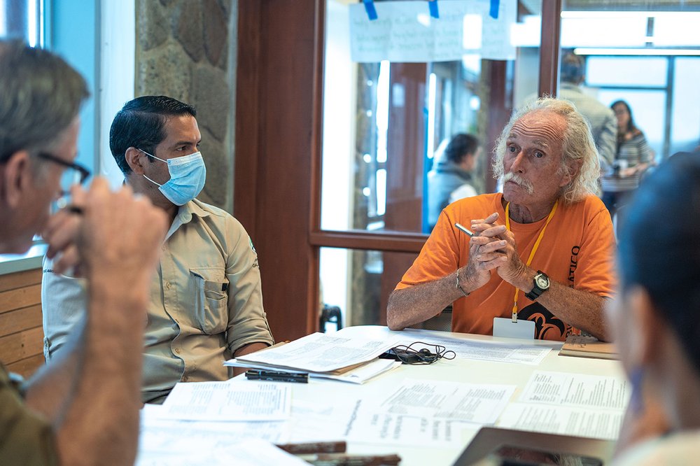 Autoridades trabajando en insumos para el Plan Estratégico 2022-2027. Foto de: Juan Manuel García, FCD. 