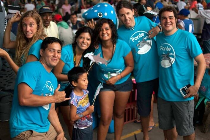 CDF marine team sharing recent findings with the Galapagos Islands local community.