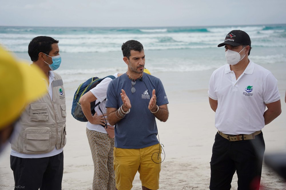 De izq a der: Danny Rueda, Director del Parque Nacional Galápagos; Rakan Zahawi, Director Ejecutivo FCD y Gustavo Manrique, Ministro de Ambiente. Foto de: Rashid Cruz, FCD.