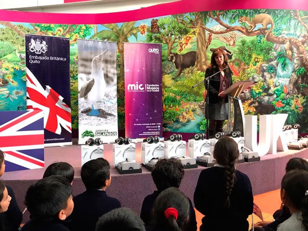 Embajadora Katherine Ward de la Embajada Británica durante la inauguración de Aventura Galápagos en el Museo Interactivo de Ciencia (MIC)