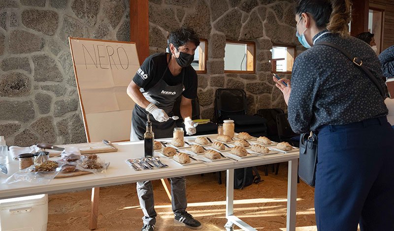  “En NERÖ buscamos generar empleo, fortalecer capacidades y compartir conocimiento para crecer y lograr llegar al continente con nuestros productos de pescado gourmet” Luis Gallegos – NERÖ cocina de autor. Foto: Camilo Cruz, FCD.