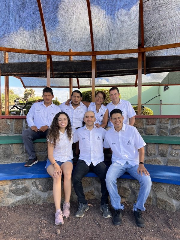 Equipo del Programa Galápagos Verde 2050. De izquierda a derecha superior: Danyer Zambrano, Paúl Mayorga, Patricia Jaramillo Díaz, David Cevallos, Anna Calle-Loor, Nicolás Velasco y Pavel Enríquez. Foto: Jeremías Villasagua