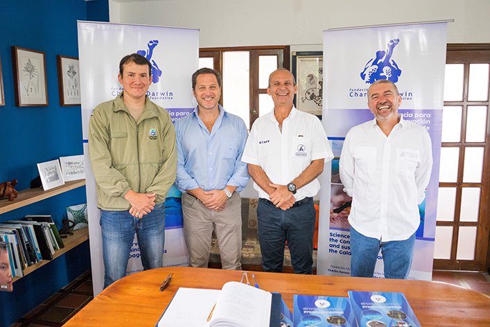 From left to right: Dr. Jorge Carrión (Environment Area Director of the GNPD), Santiago Dunn (Executive President of Ecoventura), Dr. Arturo Izurieta (Executive director of CDF), Eliecer Cruz (a member of CDF’s board).