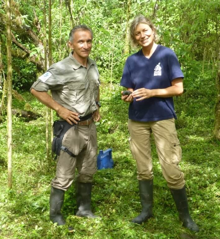 Heinke Jäger (CDF) and Alonso Carrión (GNPD) taking coordinates of invasive plants to verify their location in the satellite images.