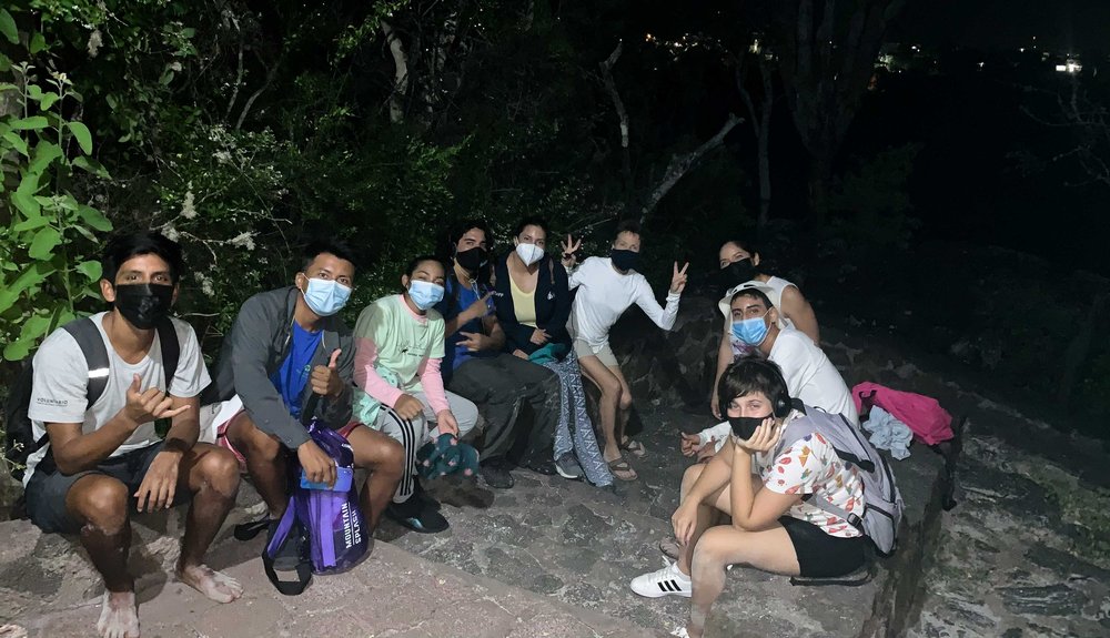 Los Tibu-Embajadores junto al equipo de EPI y de la DPNG regresando de una salida a la playa Tortuga Bay. 