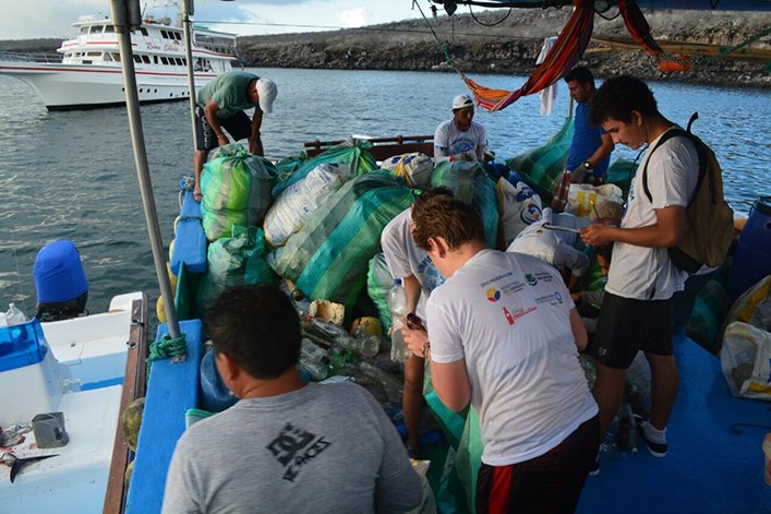 The team classifying the garbage at the end of the day.