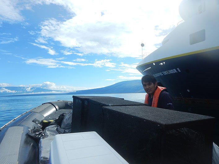 Transporting the seedlings to Playa Tortuga Negra, thanks to the support of Lindblad Expedition's Endeavour II ship.