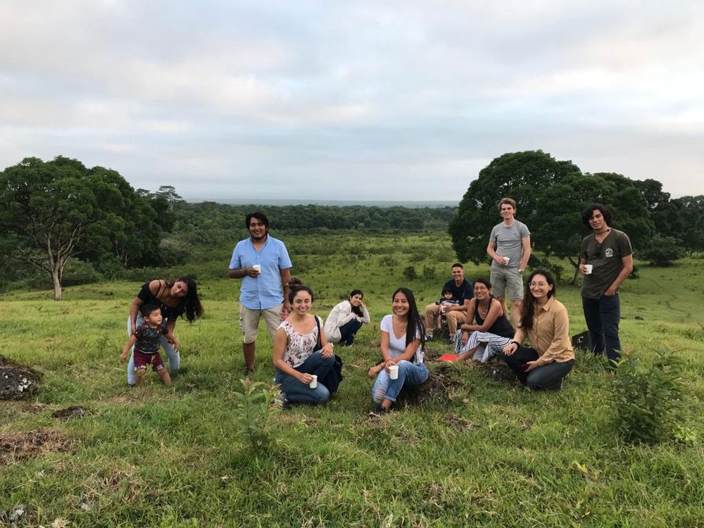 quipo Galápagos Verde 2050, en una de las amenas reuniones de un fin de semana. Foto: Washington Tapia